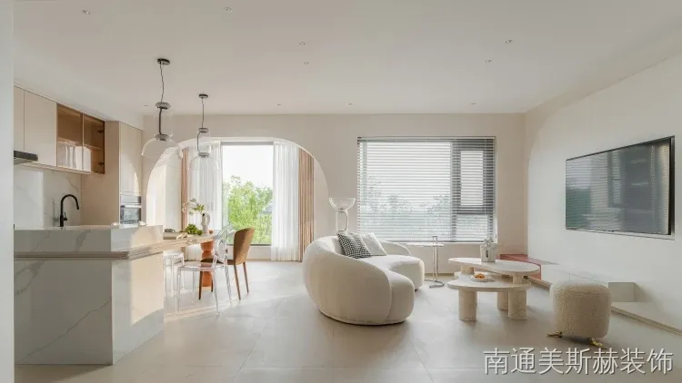 现代简约客厅装修案例图