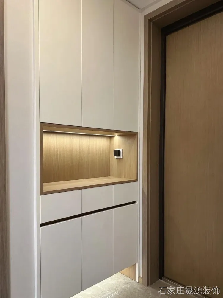 玄关装修案例图