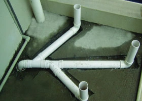 8、下水管工艺标准：下水管分支必须使用斜三通，防止倒反水