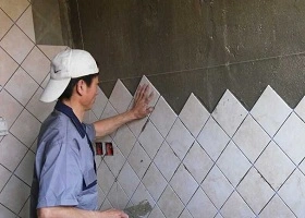 2、墙地砖铺贴前应放水平标志线定位，施工过程中墙砖应挂垂线，地砖应拉井字线