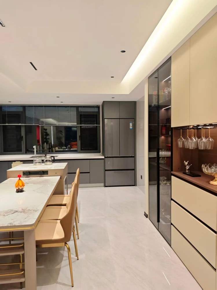 现代简约客厅装修案例图