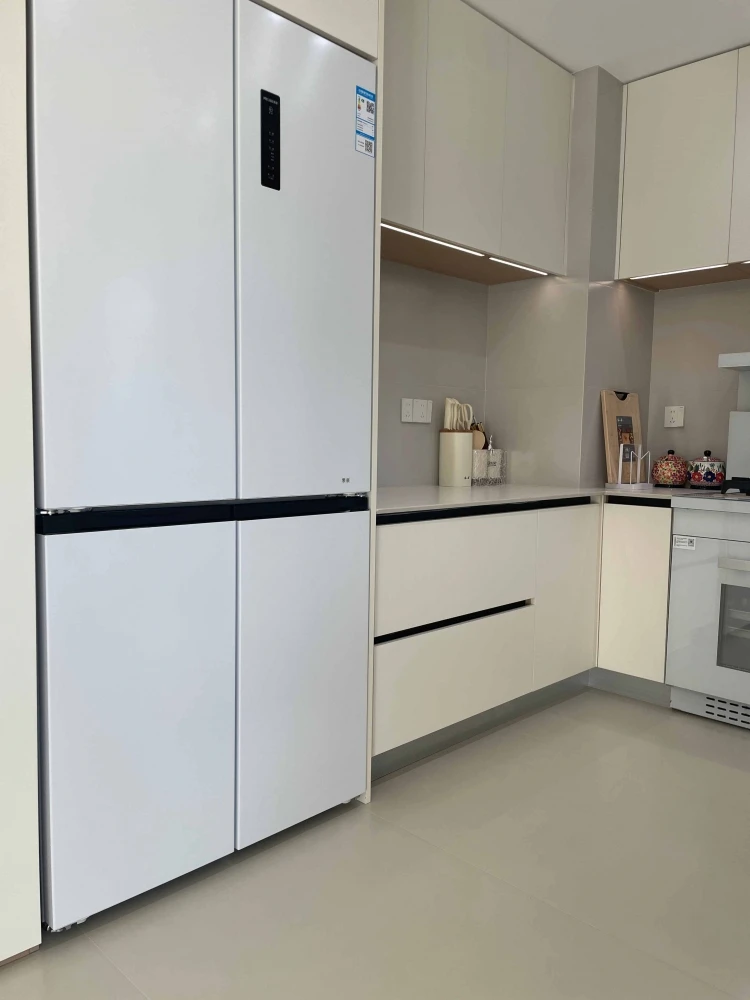 奶油风卧室装修案例图