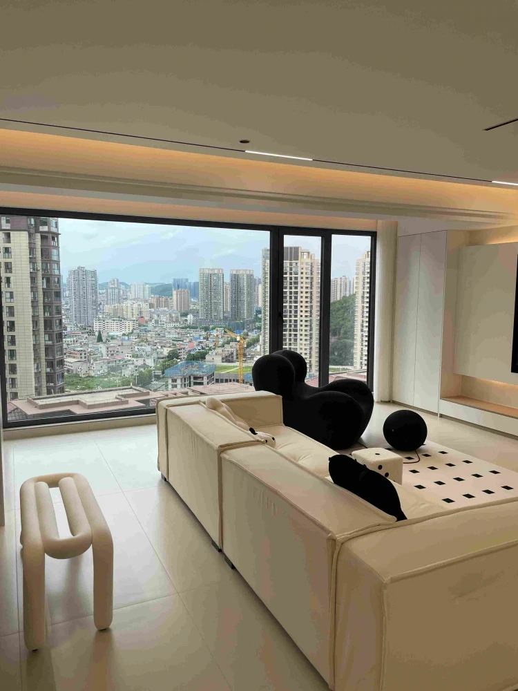 奶油风卧室装修案例图