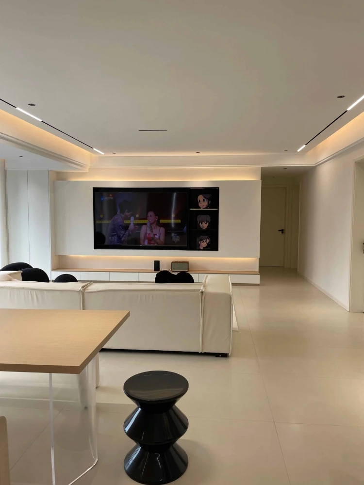 奶油风客厅装修案例图