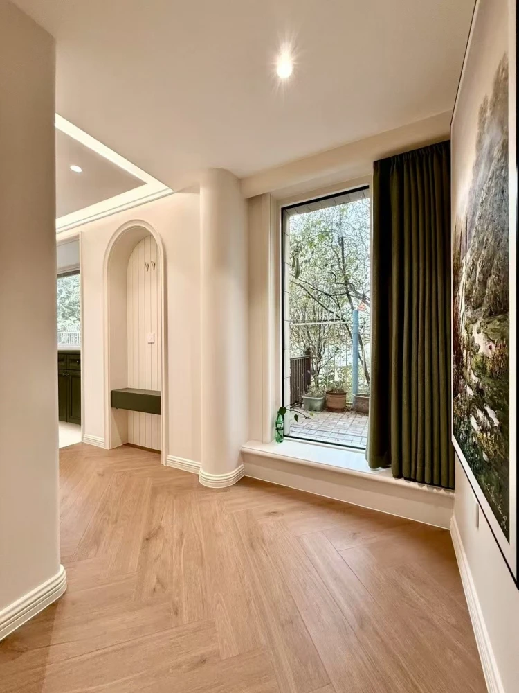 乌鲁木齐兆龙中科砚熙府刚需户型玄关改造案例：利用收纳化解空间局促