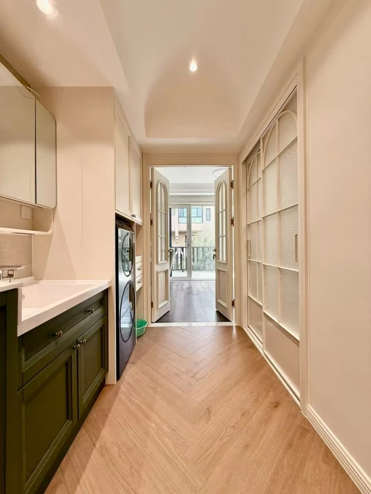 乌鲁木齐和瑞森屿间小区小户型客厅阳台衔接高差处理设计