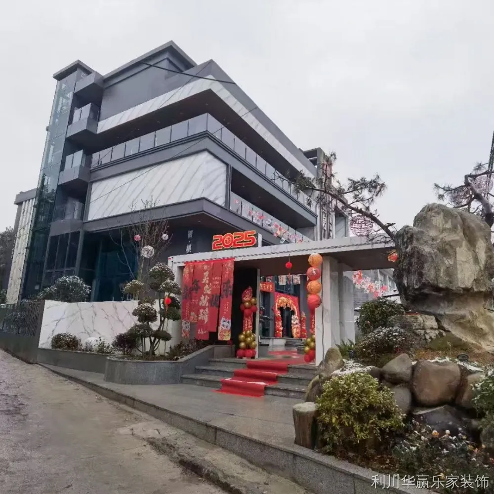 image03_建筑入口新年装饰实景 image03_建筑入口新年装饰实景