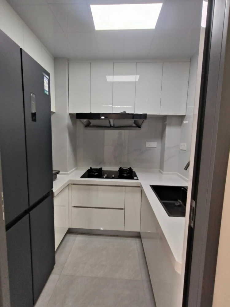 现代简约客厅装修案例图