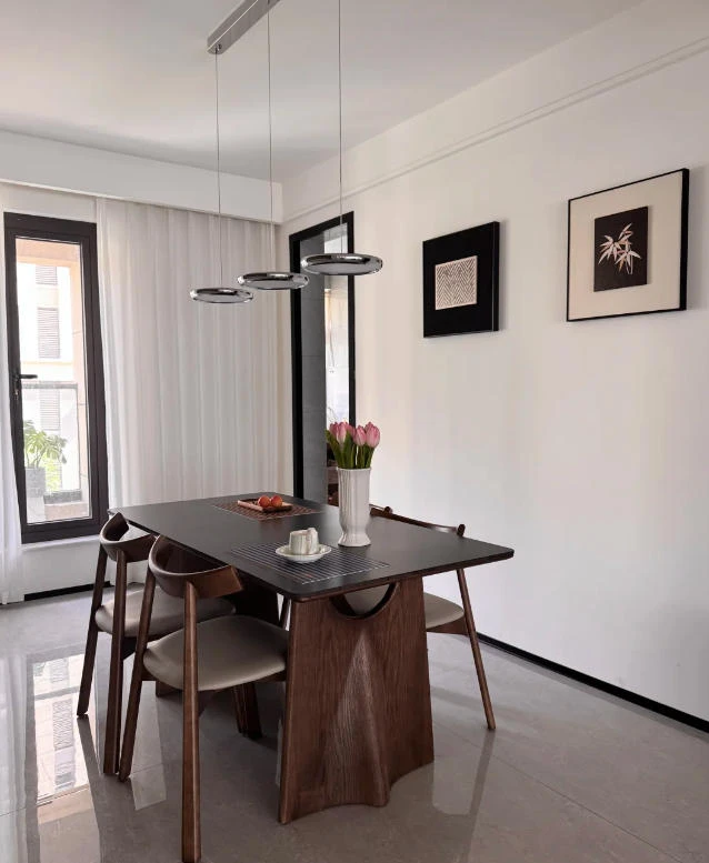 现代简约客厅装修案例图