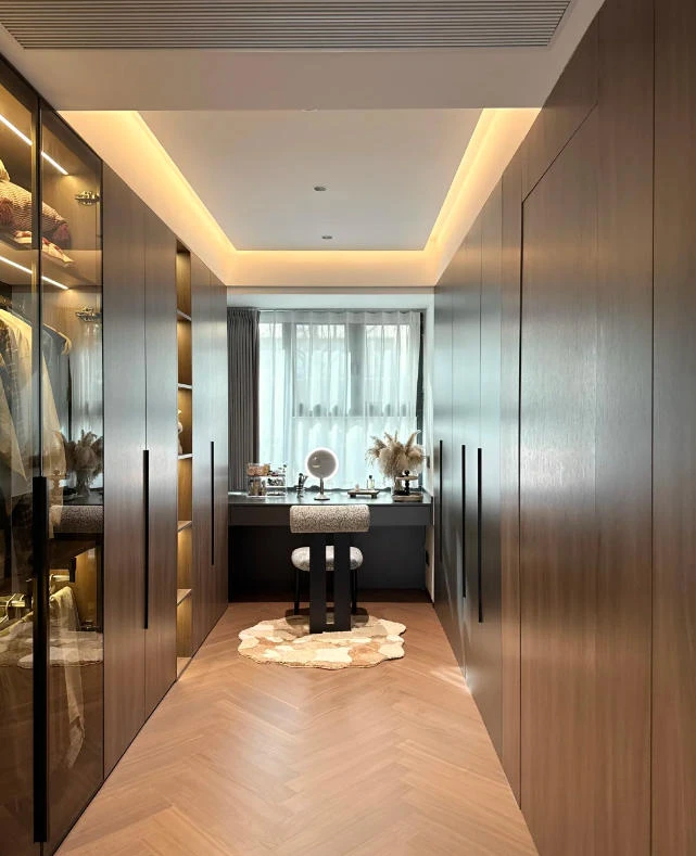 衣帽间装修案例图