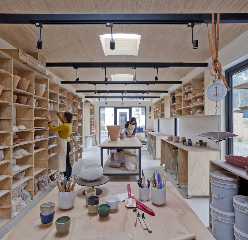 【庭院装修】既是家也是工作室，充满陶土味的住宅装修