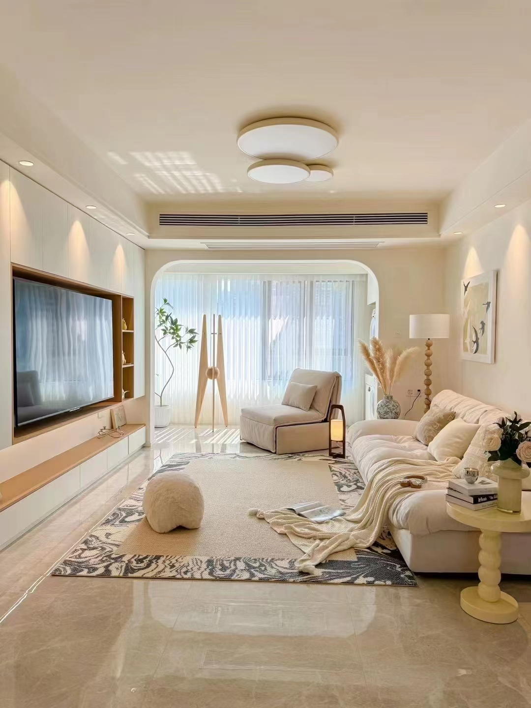 奶油风卧室装修案例图