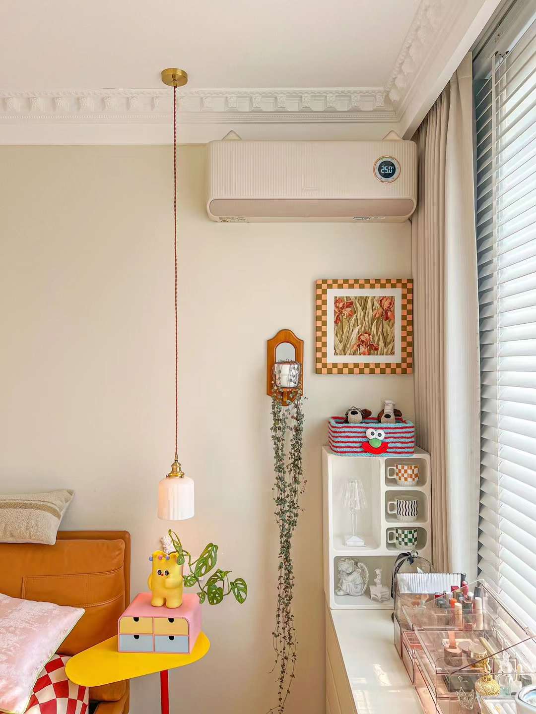 奶油风卧室装修案例图