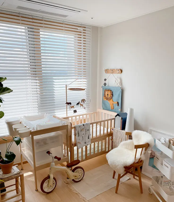 原木风封阳台案例装修案例图