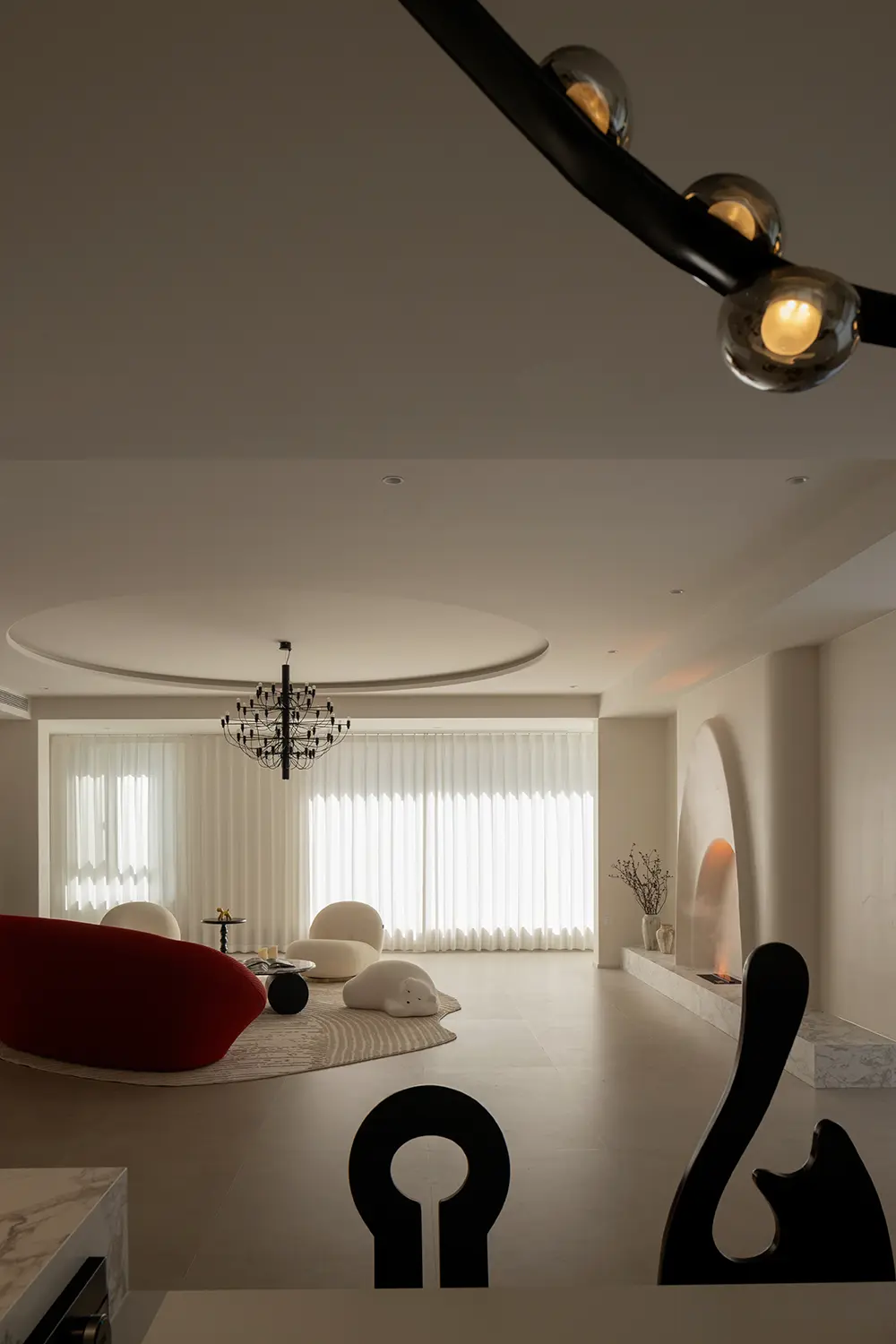 奶油风卧室装修案例图